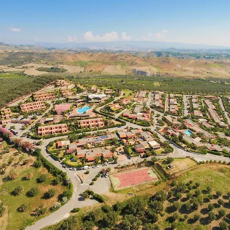 Hg Village Сквилласе