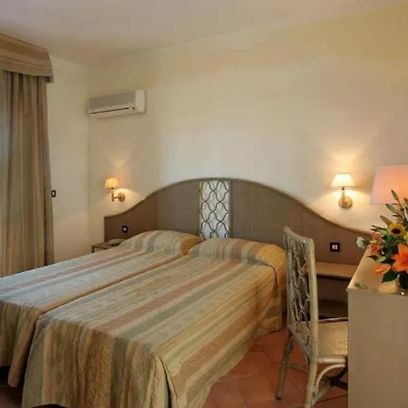 Hg Village 4* Сквилласе
