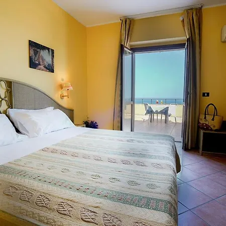 Hg Village מלון 4*